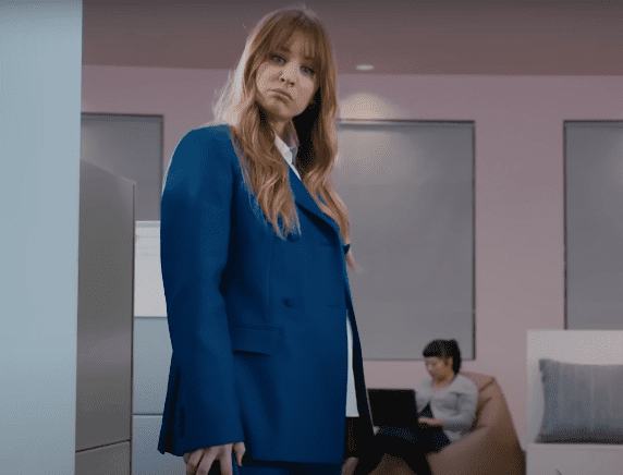 Priceline commercial actor: Kaley Cuoco