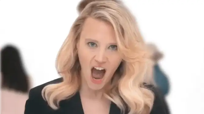 Kate McKinnon in verizon commercial