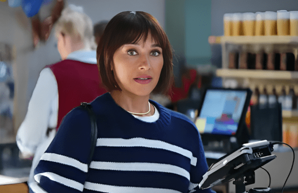 Citibank Commercial Actress name is  Rashida Jones