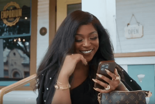 Poshmark TV Spot, 'Love the Re-Gift' featuring Karis Renee (2024)